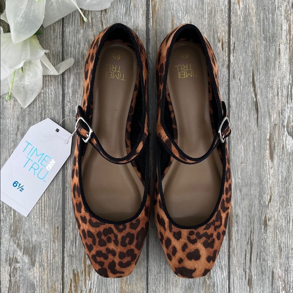Women's Faux Leather Mary Jayne Leopard Print Flats Shoes Size 6.5